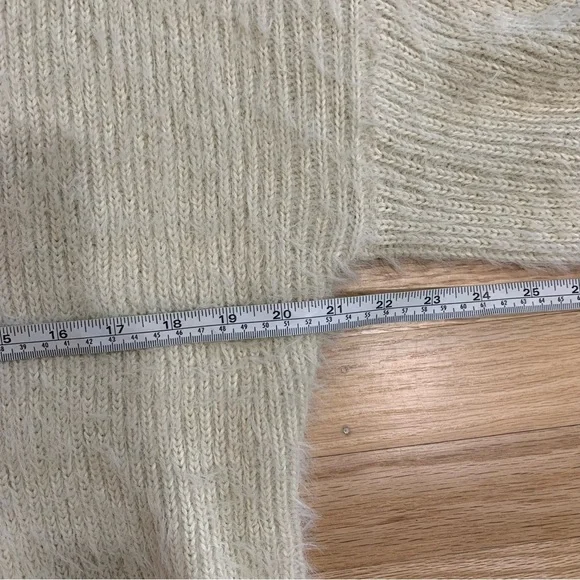 Urban Outfitters Kimchi Blue Priscilla Fuzzy Eyelash Knit Jumper Sweater Size M - Picture 9 of 10